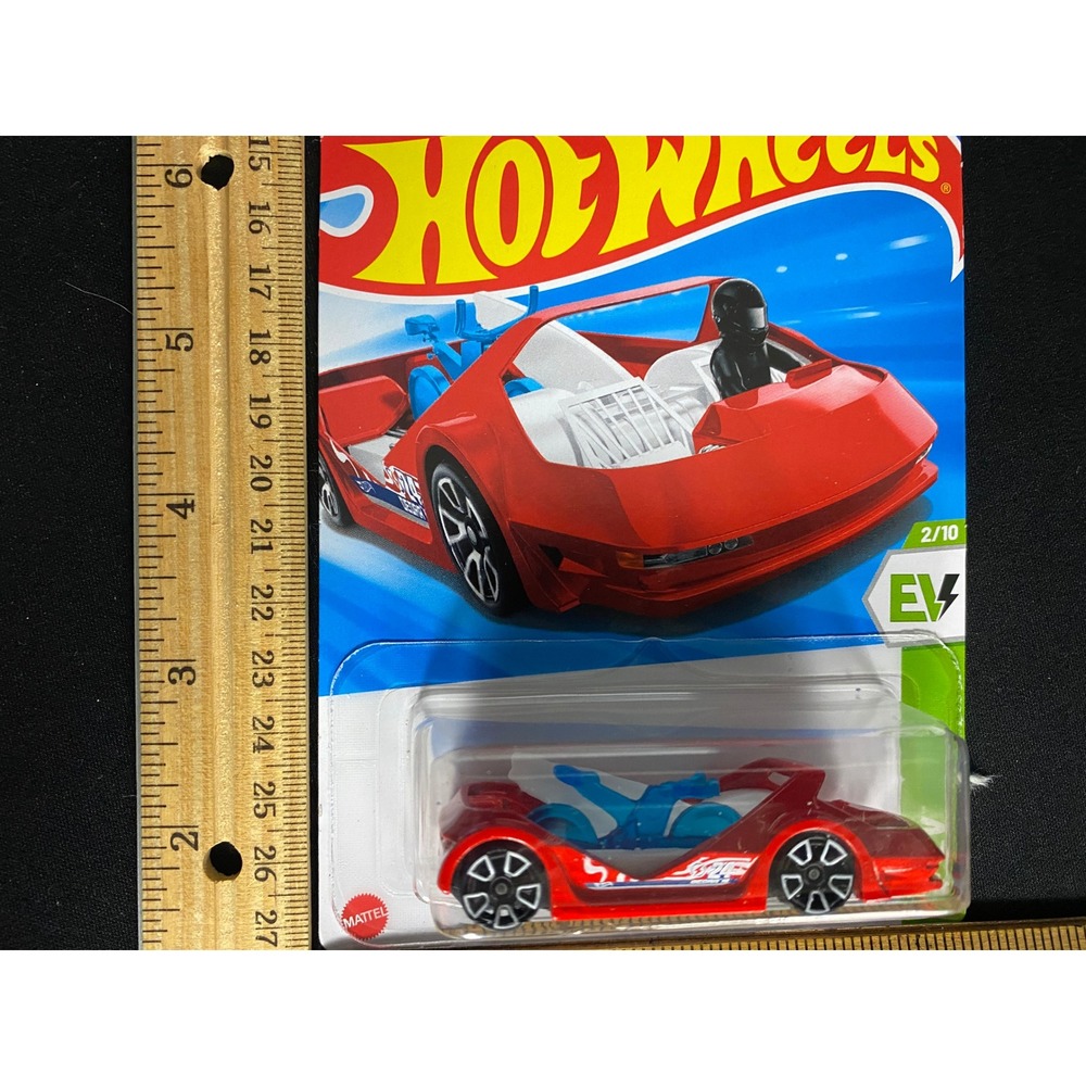 Hot Wheels Sooo Fast 2023 HW Dream Garage 2/10 Red New on Card